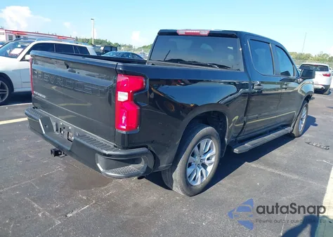 2021 Chevrolet Silverado 1500 2Wd Short Bed Custom z USA, uszkodzony, nr VIN 3GCPWBEK9MG384946